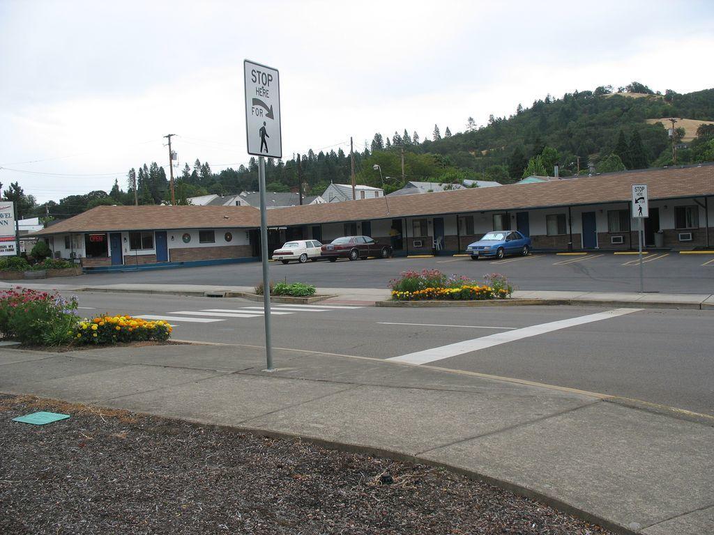 Travel Inn Roseburg Extérieur photo